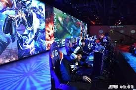 詹皇首秀：姆博莫曼联生涯首场比赛表现总结