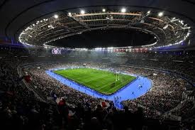 巴萨球迷再次在诺坎普比赛第10分钟集体高喊梅西的名字！