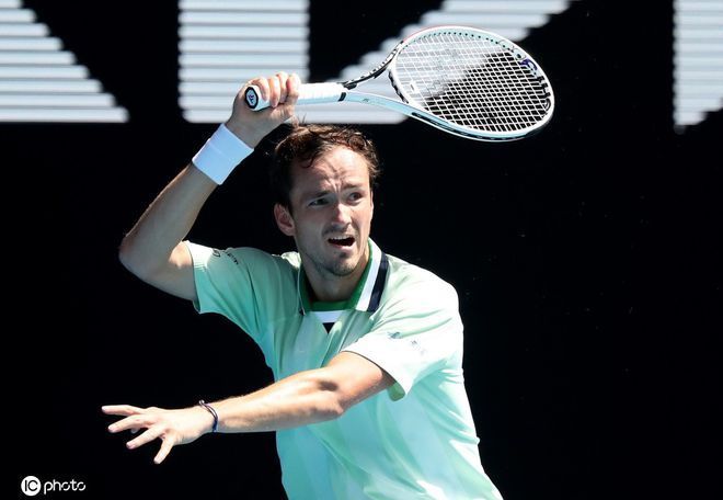 29岁的刺头成香饽饽！在烂队差点成老大靠1招稳获千万合同